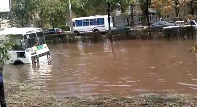 Ливень затопил оренбургские улицы